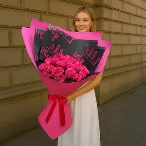 Огромный букет ярко-розовых роз